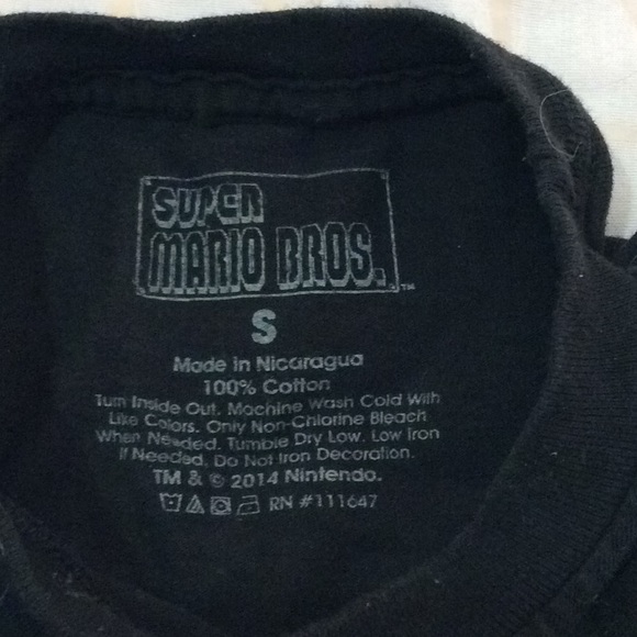 Super Mario Brothers T-shirt - Picture 2 of 2